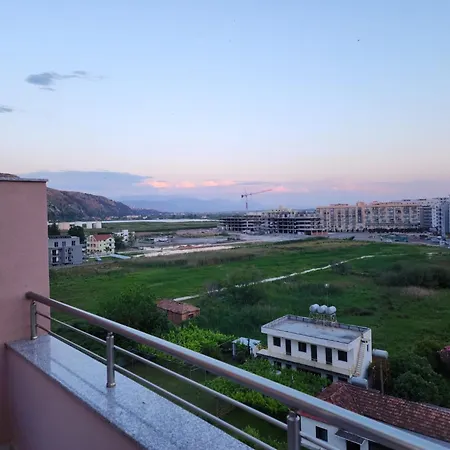 And Besniku فندق Shëngjin